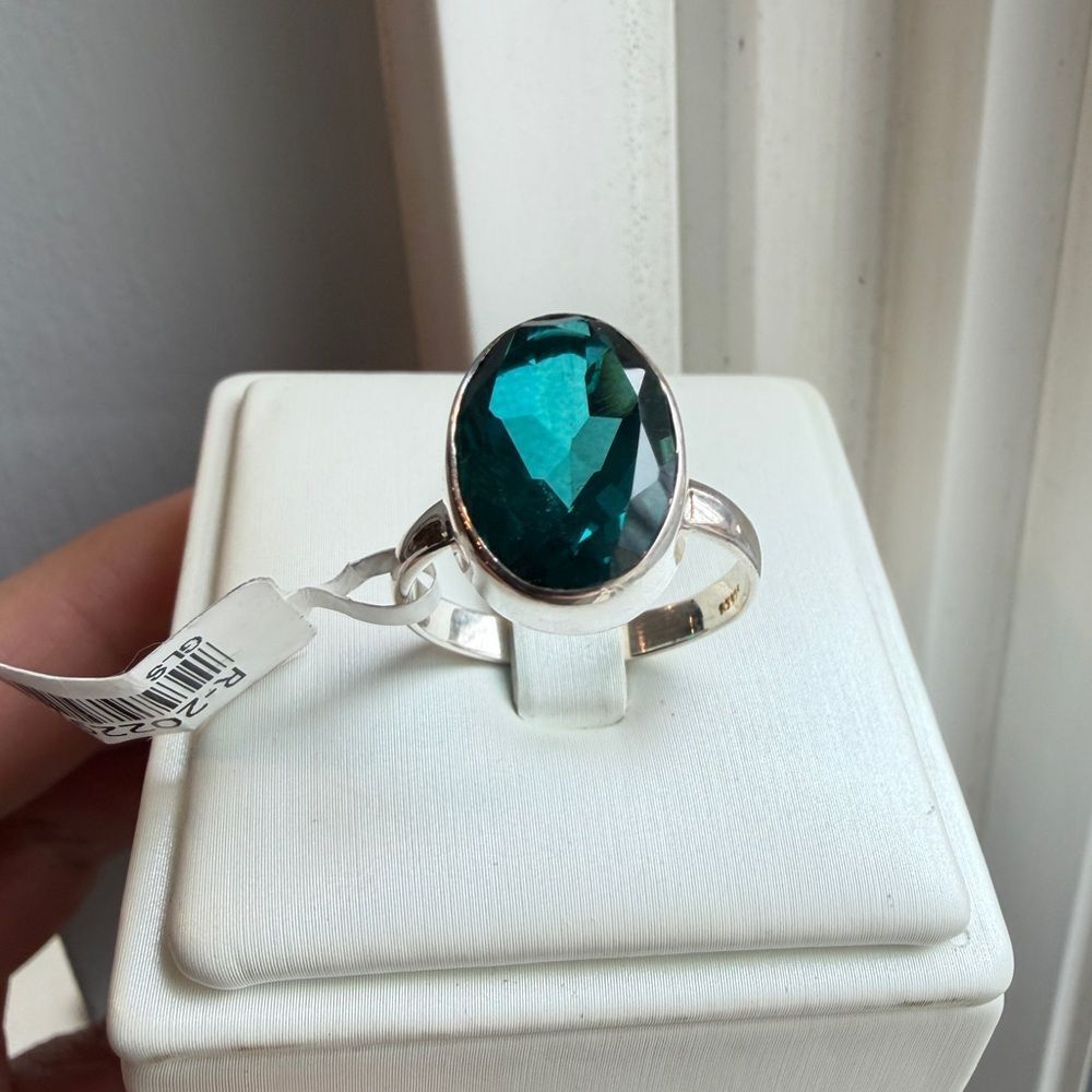 NWT 14x9mm faceted oval cut dyed teal quartz solitaire ring in 925!